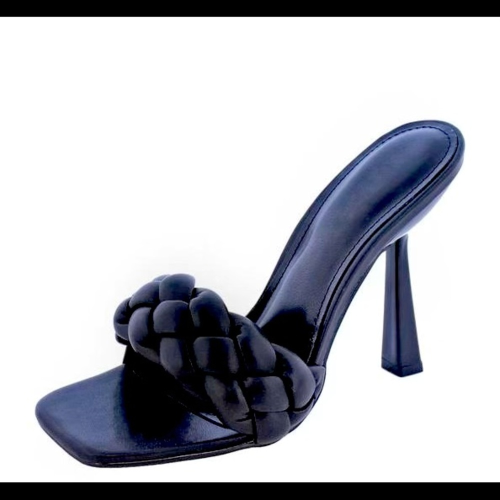 Black kitten heels